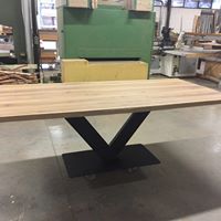 eiken-tafel-v-poot-poederlak